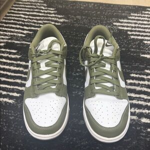 Nike army Green and White dunk low Sneakers size 9